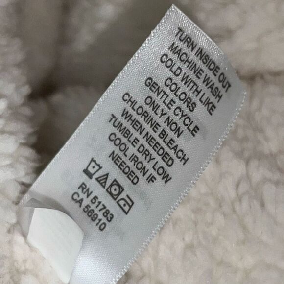 NWT Maurices Wool Blend Vest Sherpa Lined Red Plaid Pockets Size Medium - Picture 6 of 7